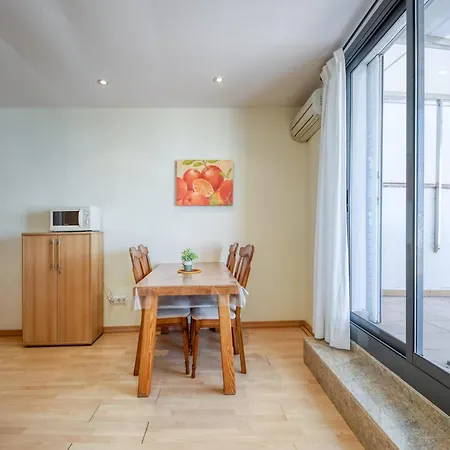 In With Beachfront Access 아파트