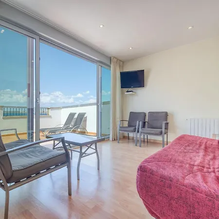In With Beachfront Access 아파트 *