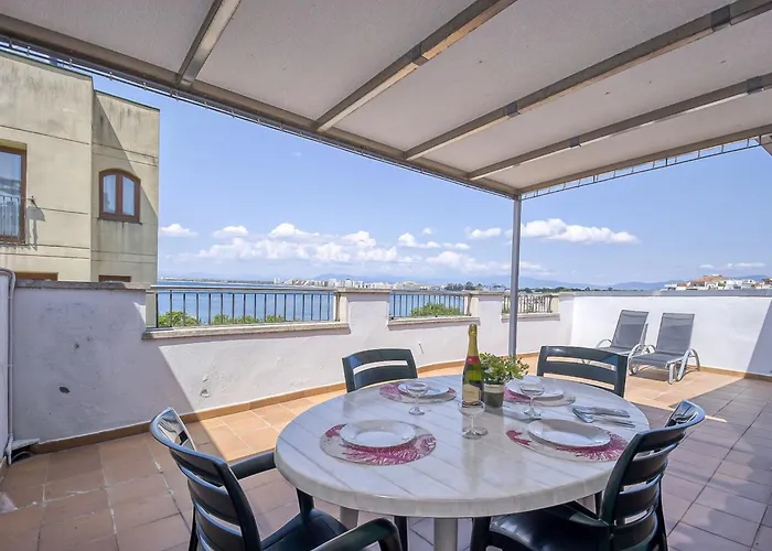 In With Beachfront Access Apartment Roses