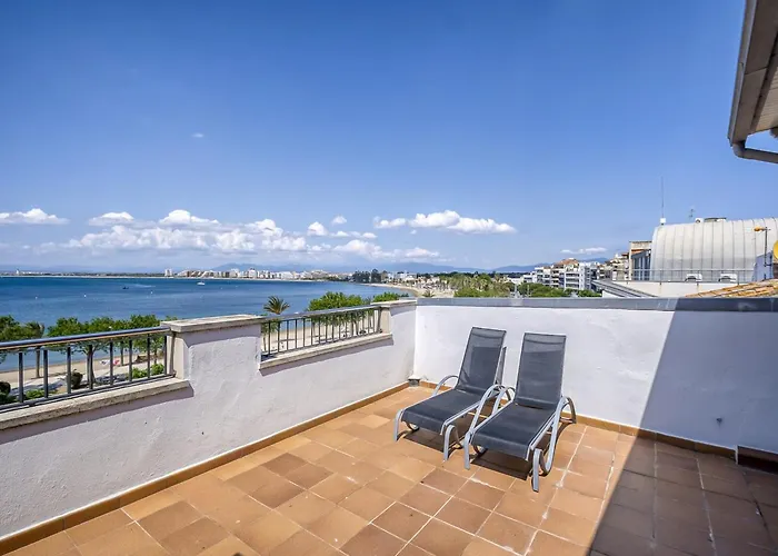 Apartment In With Beachfront Access *