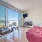 In With Beachfront Access Appartamento *